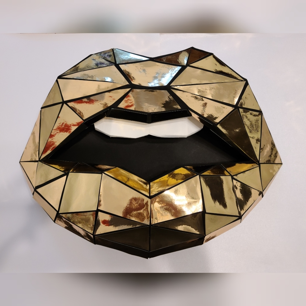 Large 3D paper lips